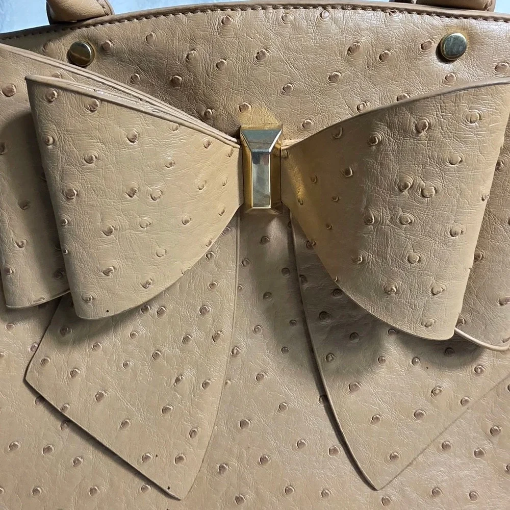 Grossi Satchel Tan Ostrich Embossed Bow Crossbody Handbag Medium Excellent